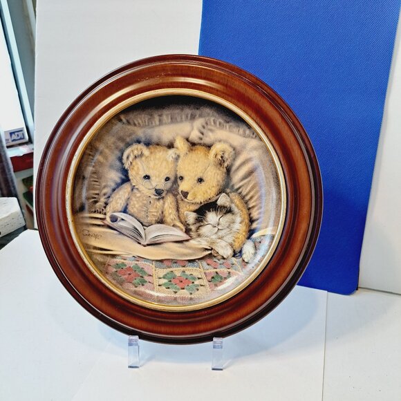 Franklin Mint Bedtime Story by Sue Willis 8" plate, includes plate frame - Picture 2 of 6